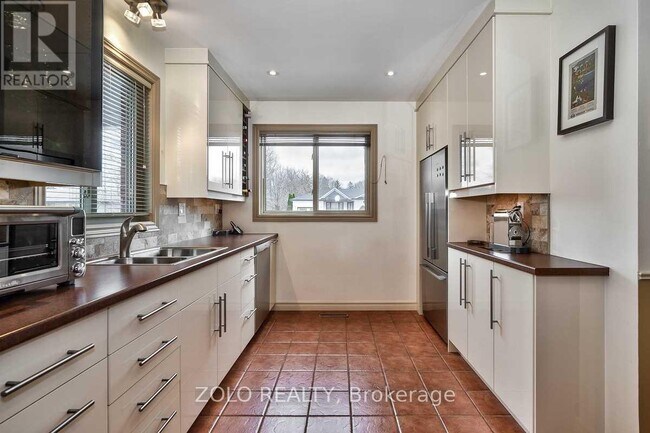 Photo du bâtiment - 2339 REDFERN Rd