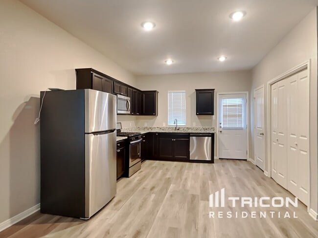 Building Photo - 4950 Hallies Garden Saint Hedwig TX