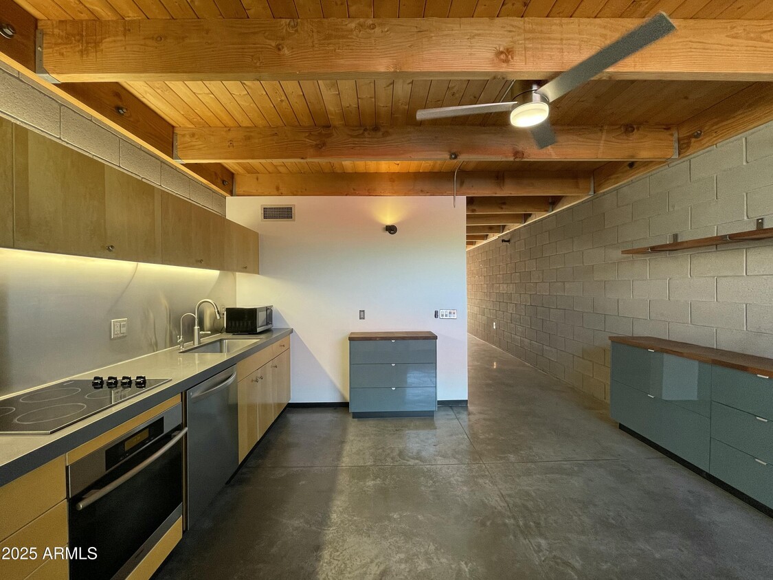 Foto principal - 727 E Portland St