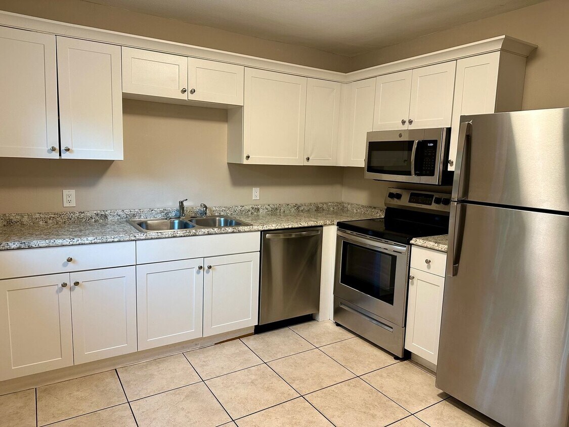 Primary Photo - 2 Bedroom, 2 Bath home for Rent