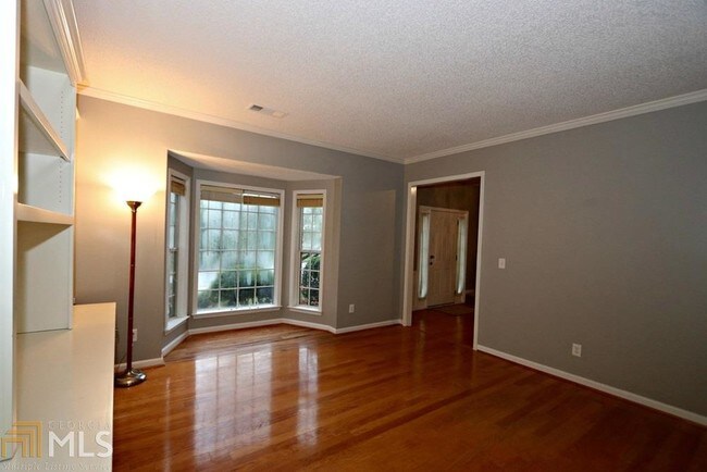 Foto del edificio - 7250 Treyburn Dr