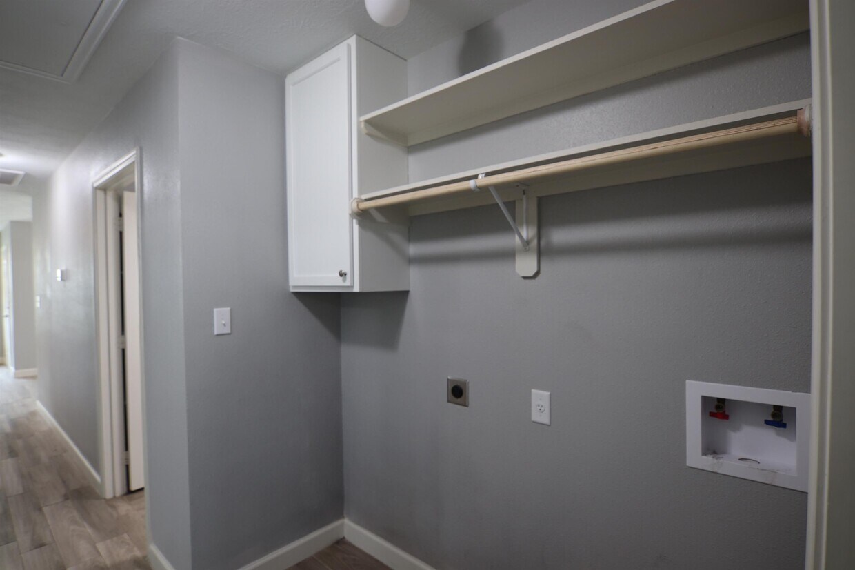 102 Dainwood Dr, Silsbee, TX 77656 House for Rent in Silsbee, TX