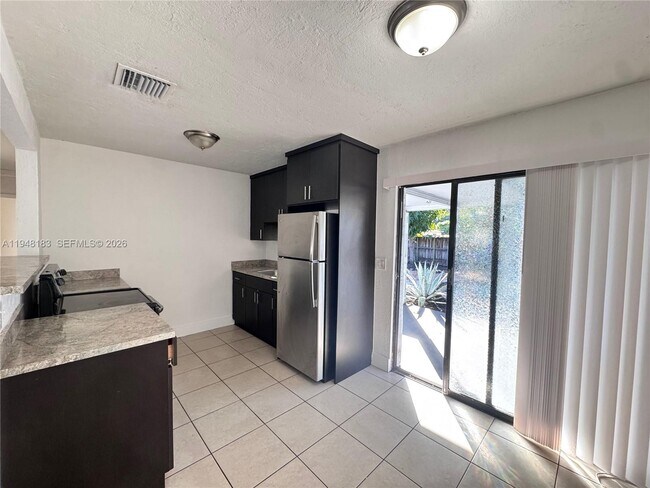 Building Photo - 4851 SW 44th Ave