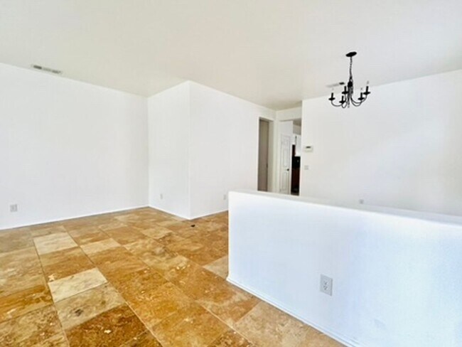 Foto del edificio - MOVE-IN READY RENTAL – AVAILABLE NOW!