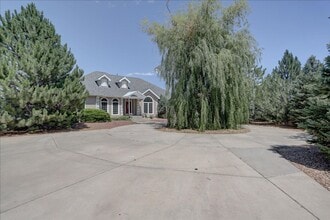 Building Photo - 290 Skylane Dr