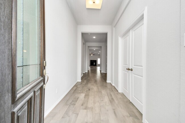 Building Photo - 9019 Emerald Cane Dr