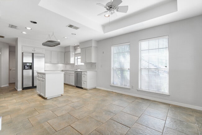 Foto del edificio - 4919 Saddleback Rd