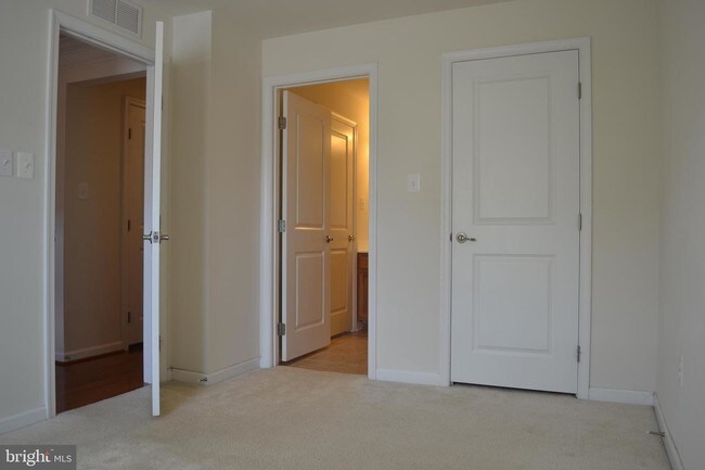 Building Photo - 13401 Waterford Hills Boulevard