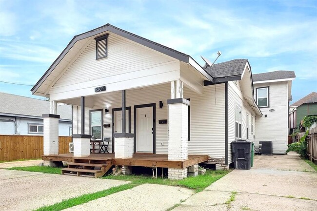 Building Photo - 2304 Chapman St