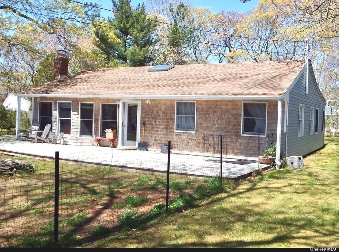 Primary Photo - 2 Fairview St