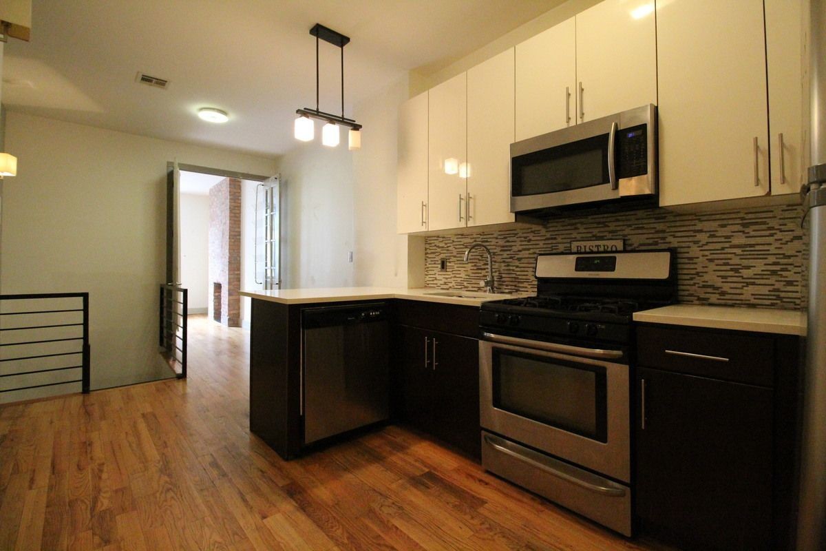 Primary Photo - 81 A Cornelia St