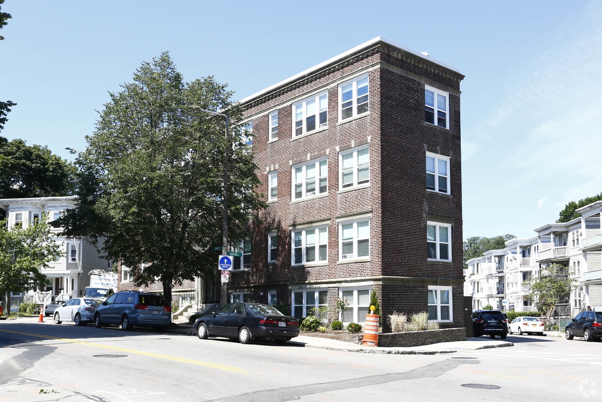 Building Photo - 457 Adams St
