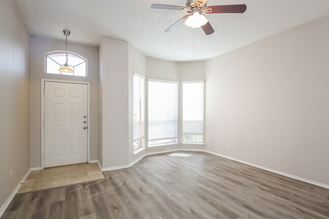Building Photo - 1511 Springwood Dr