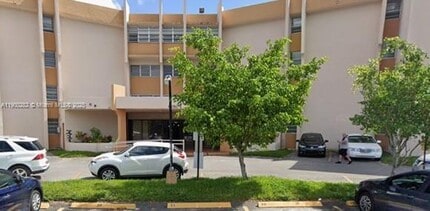 Building Photo - 9678 Fontainebleau Blvd