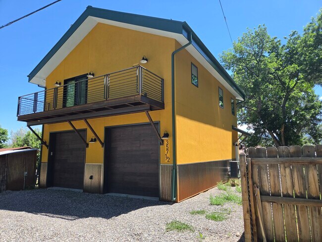Foto del edificio - 357 1/2 N Lena St