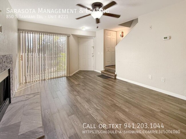 Building Photo - 1 Bed 1 Bath Townhouse-Style End-Unit Cond...