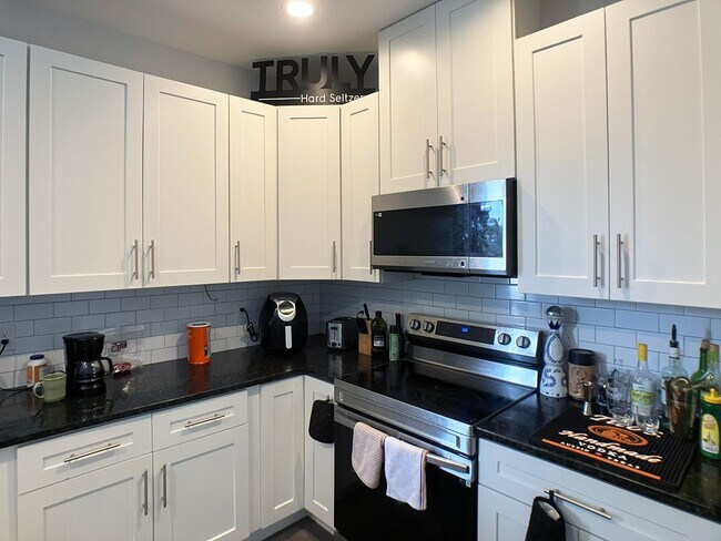 Building Photo - Porter's - New 5 Bedroom, 5 Bathroom House