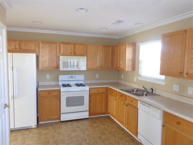 Foto del edificio - 4015 Shadow Pines Cir