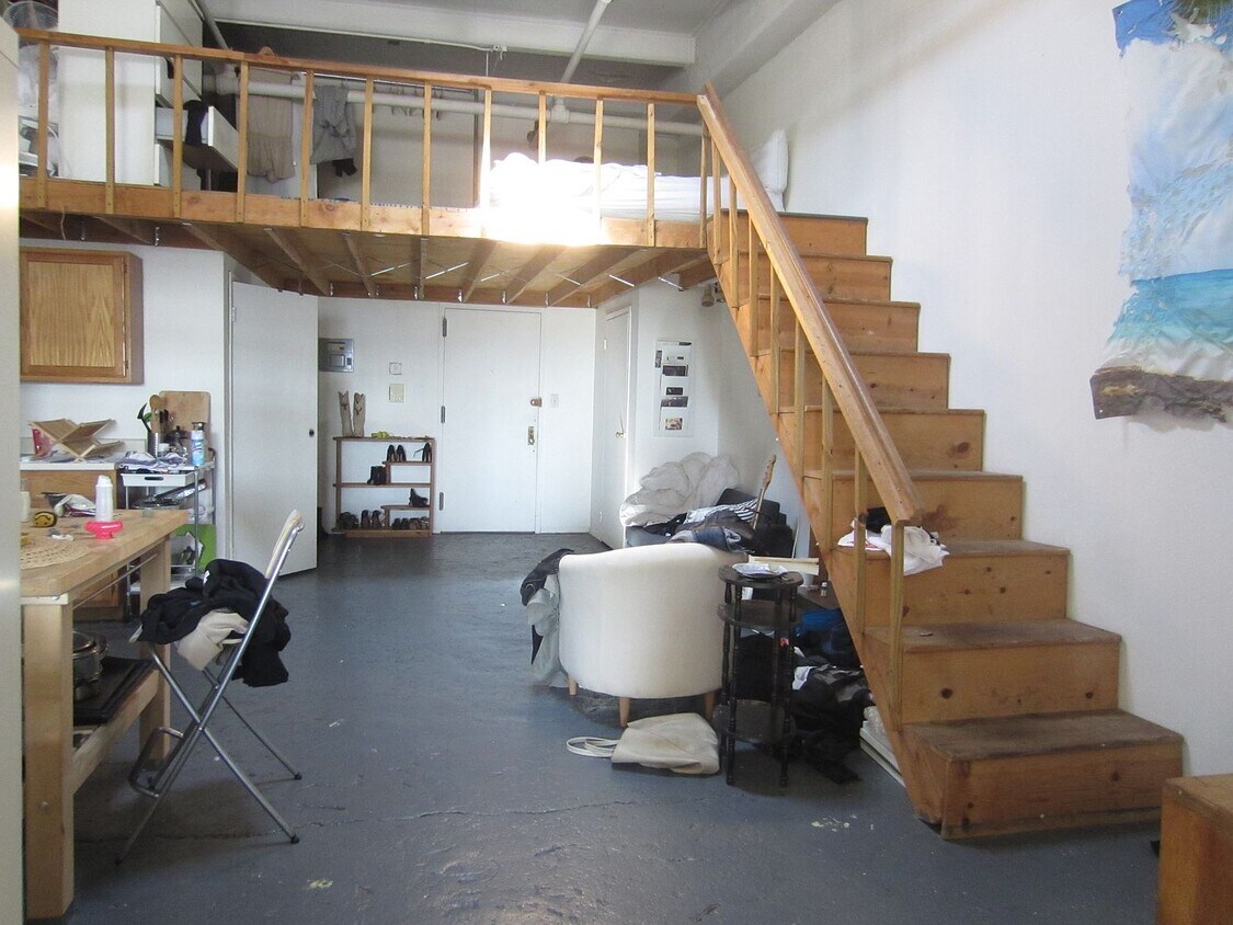 Primary Photo - 304 Meserole St