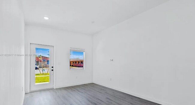 Foto del edificio - 409 NW 4th Ave