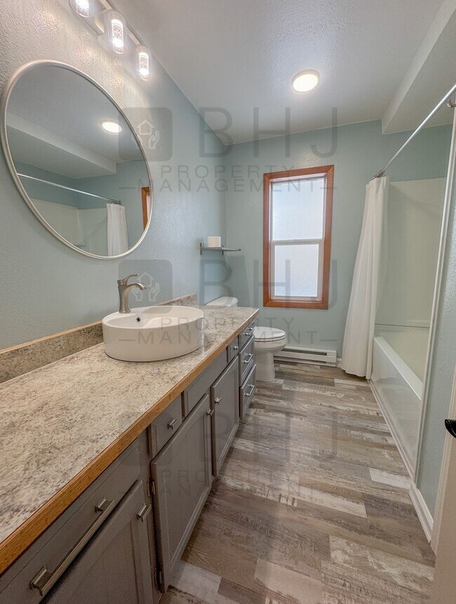 Foto del edificio - Newly Updated 4 bed/ 2 bath Single Family Home!