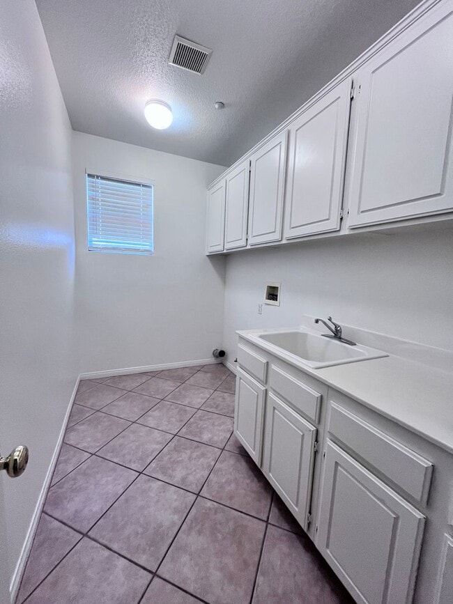 Building Photo - 11811 Columbia Ct