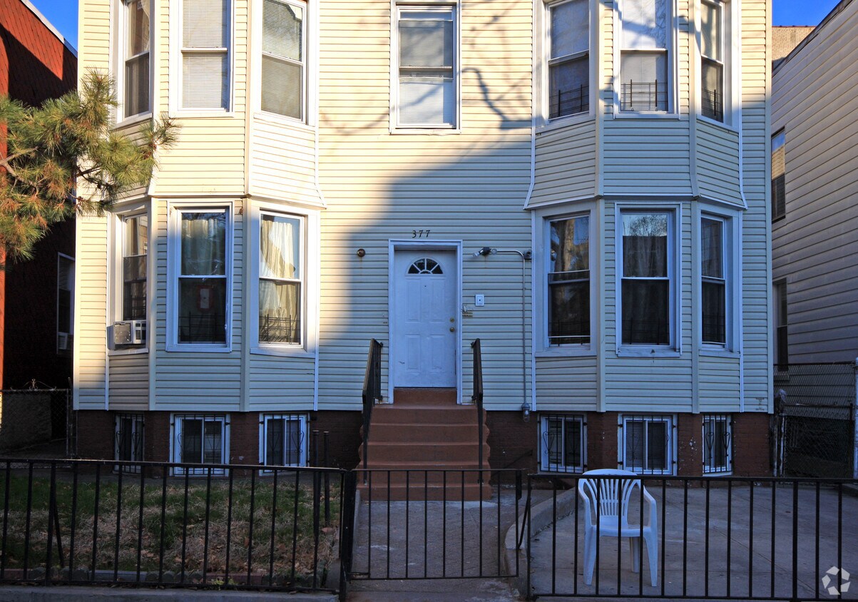 Building Photo - 377 Rutland Rd