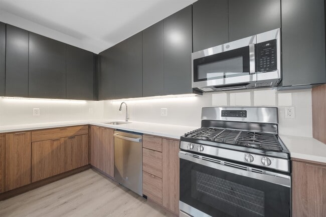 Foto del edificio - 17 Ave E