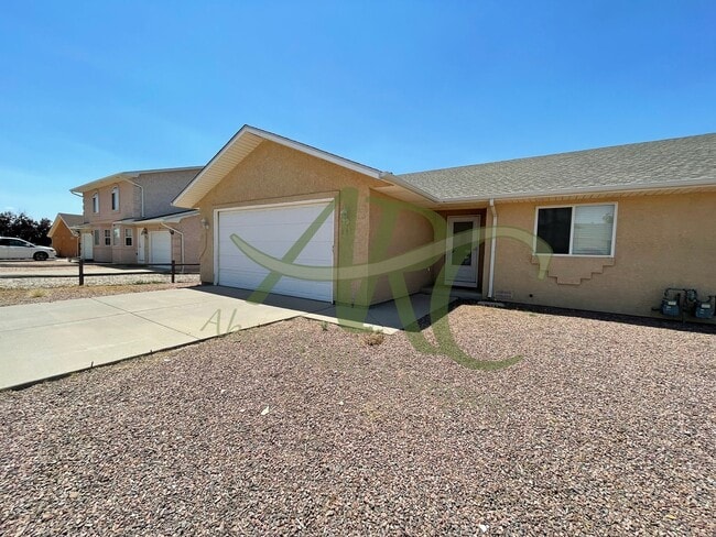 Building Photo - Harmony 949-951