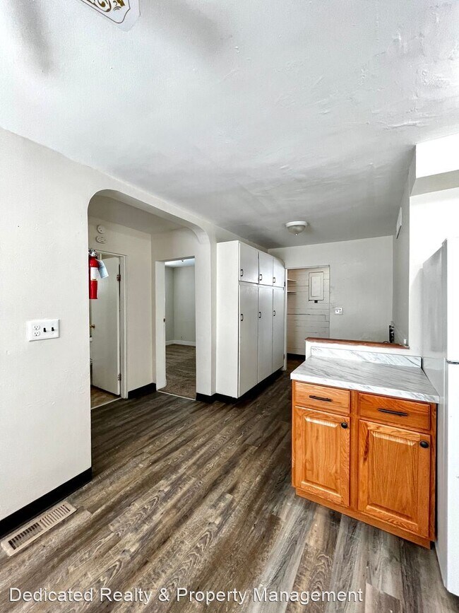 Building Photo - 3 br, 1 bath House - 910 N. Naches Ave