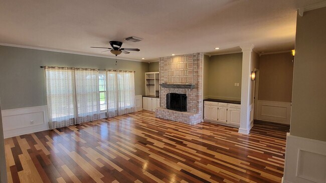 Building Photo - Coming Soon!!  3/2/2 - Fireplace - Private Yard with great back views