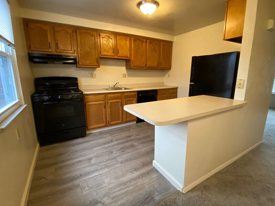 Primary Photo - Perfect Two Bedroom Townhome in Plum! Ampl...