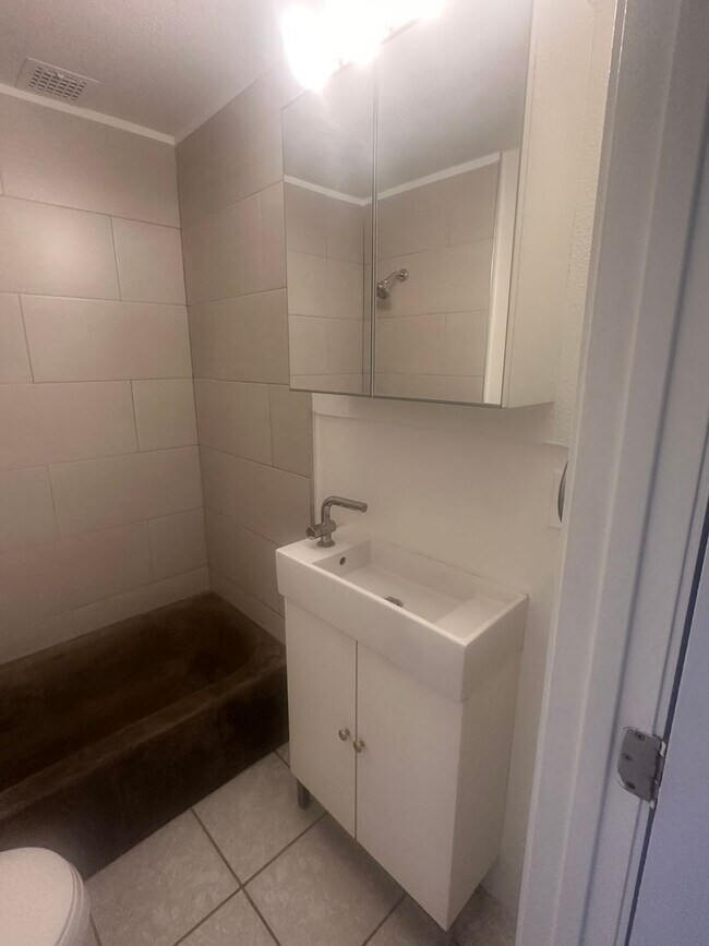 Foto del edificio - Charming 1 Bed in Historic Lafayette Build...