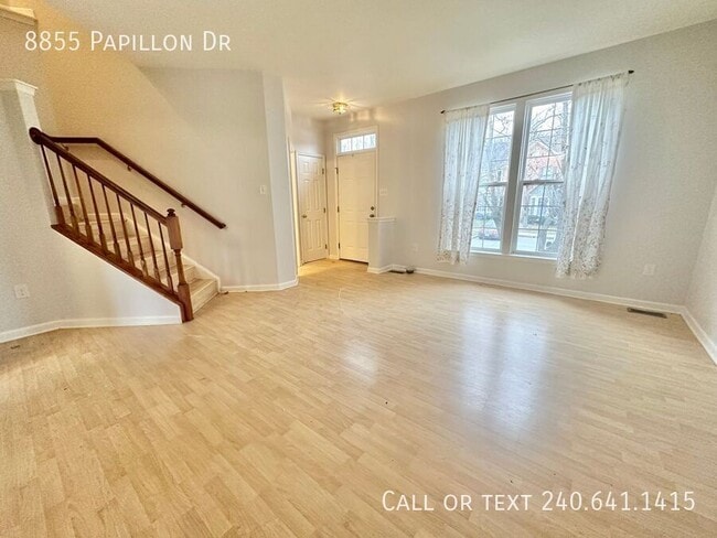 Foto del edificio - 8855 Papillon Dr