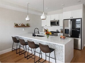 Building Photo - 33 Boardman St