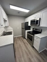 Building Photo - 711 Melody Ln