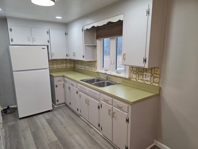 Foto del edificio - Available Now Great 3 Bedroom Ranch Home Close To Everything!