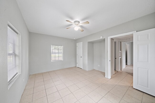 Building Photo - 818 3rd Ave N