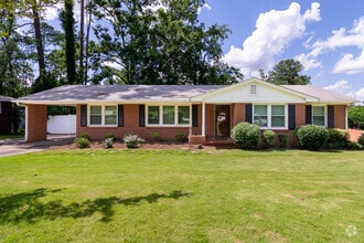 Building Photo - 3003 Stratford Dr