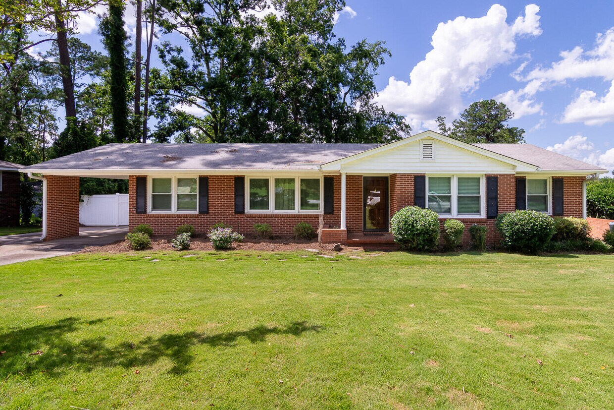 Primary Photo - 3003 Stratford Dr