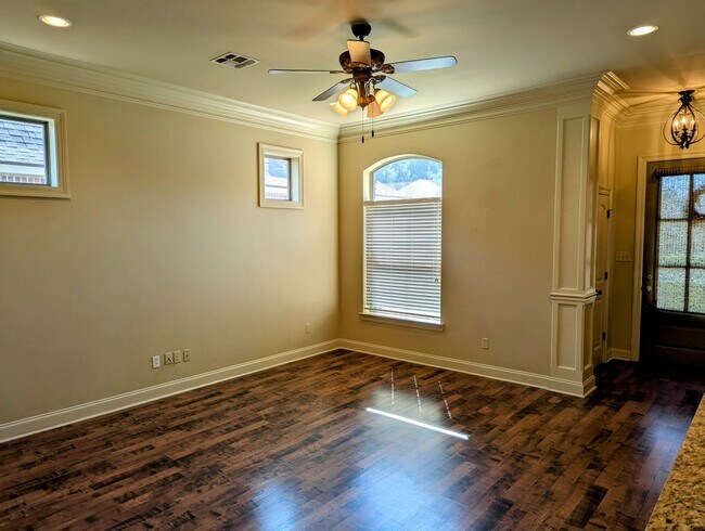 Foto del edificio - Welcome to Milton Estates!