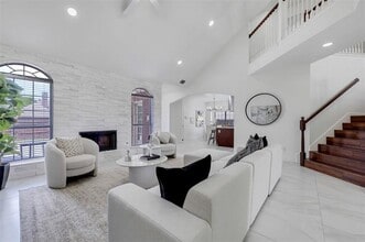 Building Photo - 9320 Vista Cir