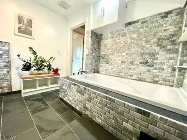 Foto del edificio - 487 Walker Ave