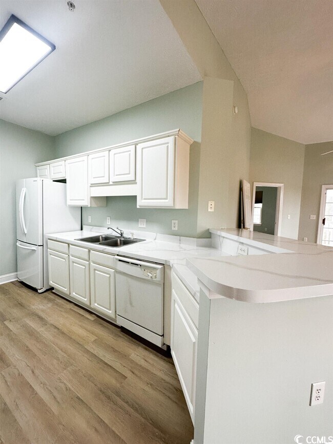 Foto del edificio - 100 Fountain Pointe Ln