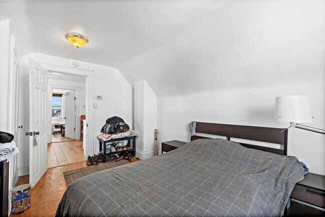Building Photo - 16 E 40th St