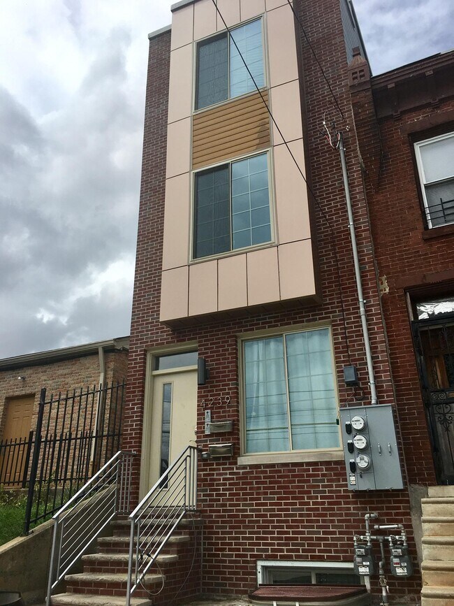 building outlook - 4239 Haverford Ave