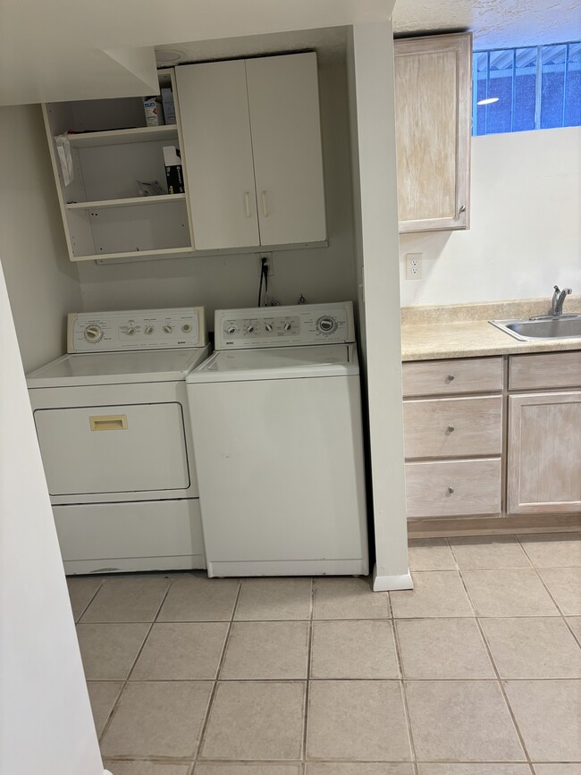 Foto del edificio - 2359 E Bryan Ave