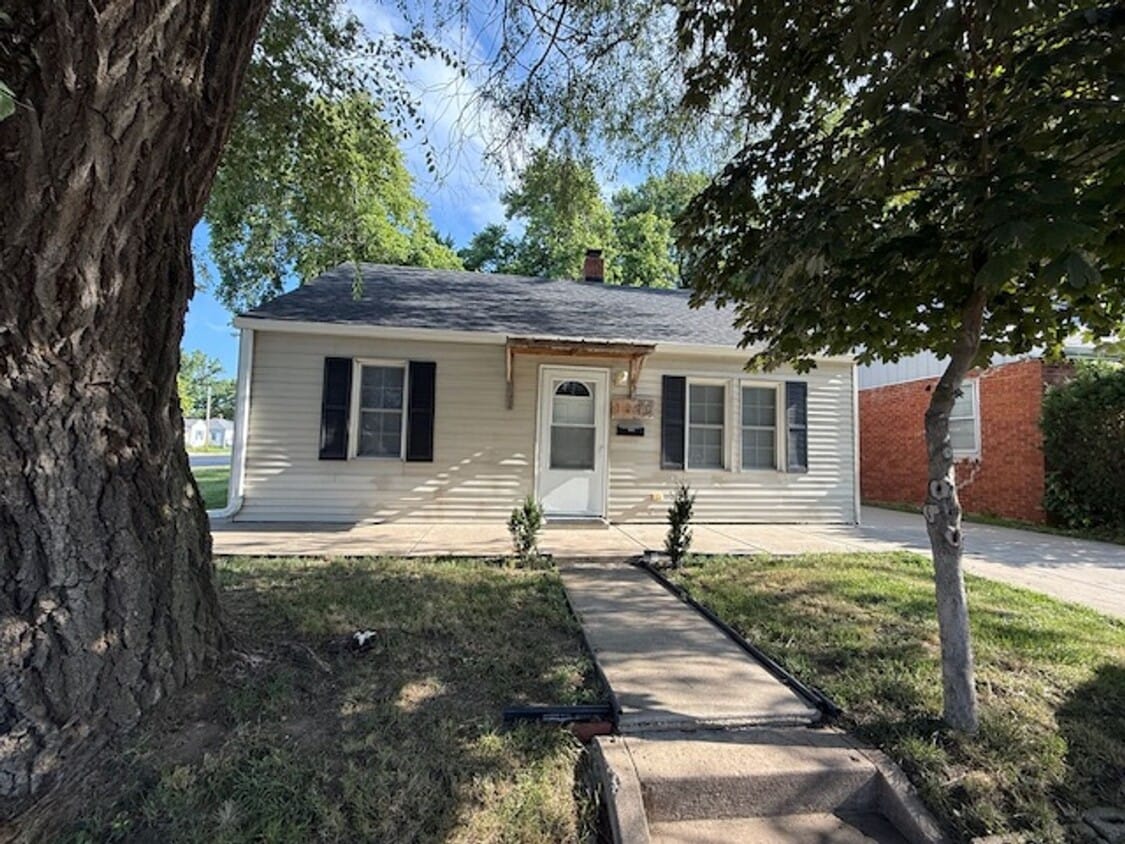 Primary Photo - Renovated Single Family Home!
