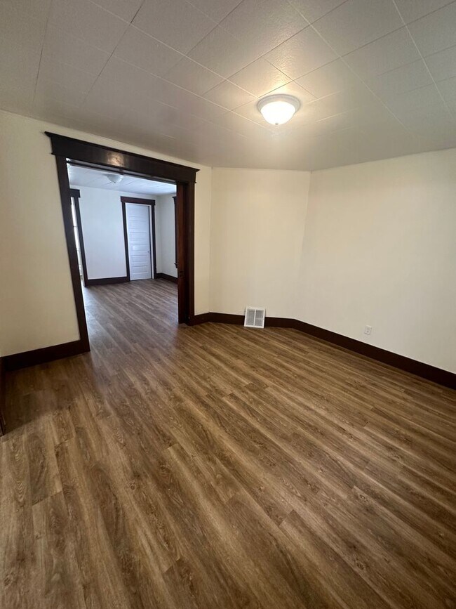 Building Photo - 1452 N 8th St