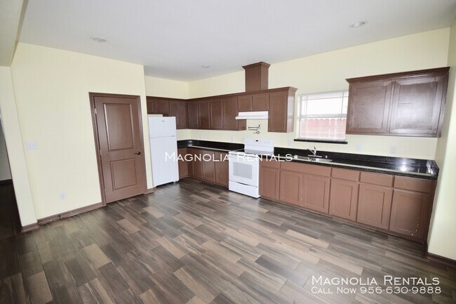 Building Photo - West Oaks Apartments
